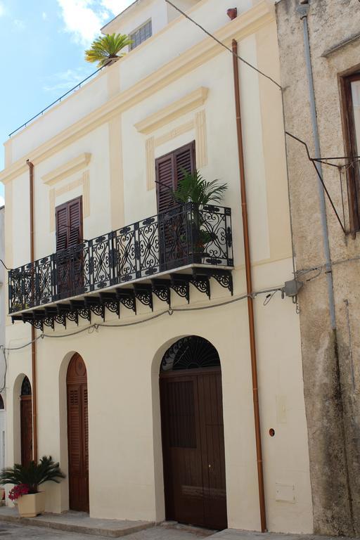 Palazzo Taormina Apartment กัสเตลลัมมาเร เดล โกลโฟ ภายนอก รูปภาพ