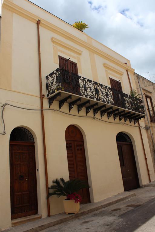Palazzo Taormina Apartment กัสเตลลัมมาเร เดล โกลโฟ ภายนอก รูปภาพ
