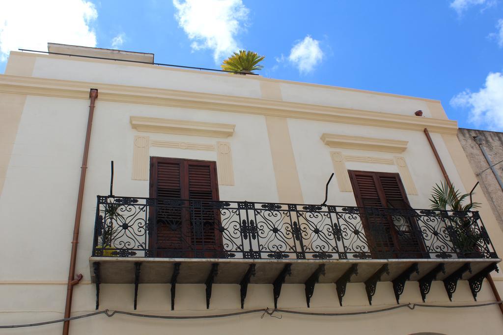 Palazzo Taormina Apartment กัสเตลลัมมาเร เดล โกลโฟ ภายนอก รูปภาพ