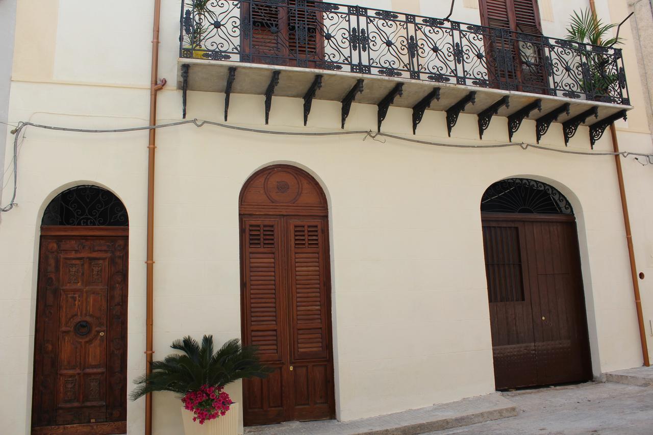 Palazzo Taormina Apartment กัสเตลลัมมาเร เดล โกลโฟ ภายนอก รูปภาพ