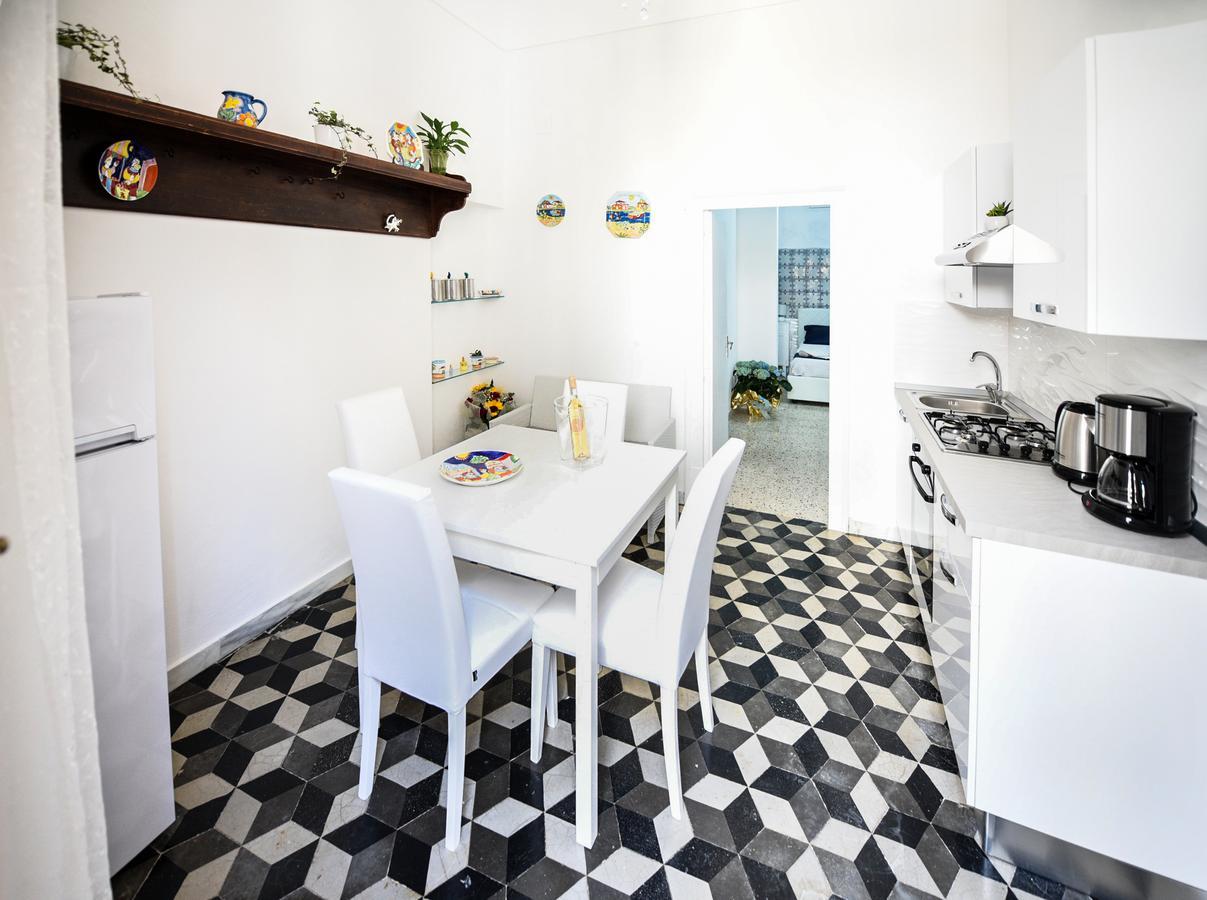 Palazzo Taormina Apartment กัสเตลลัมมาเร เดล โกลโฟ ภายนอก รูปภาพ