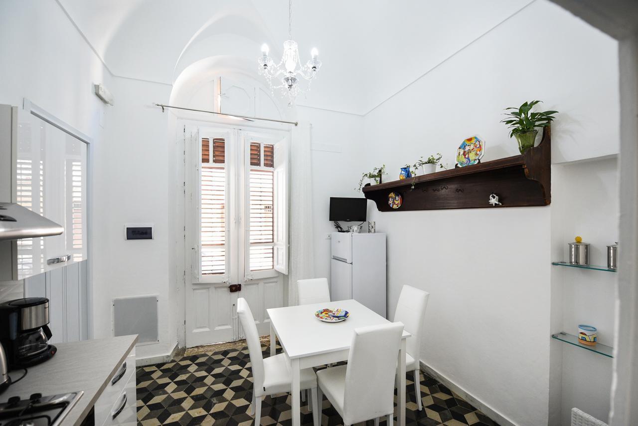 Palazzo Taormina Apartment กัสเตลลัมมาเร เดล โกลโฟ ภายนอก รูปภาพ